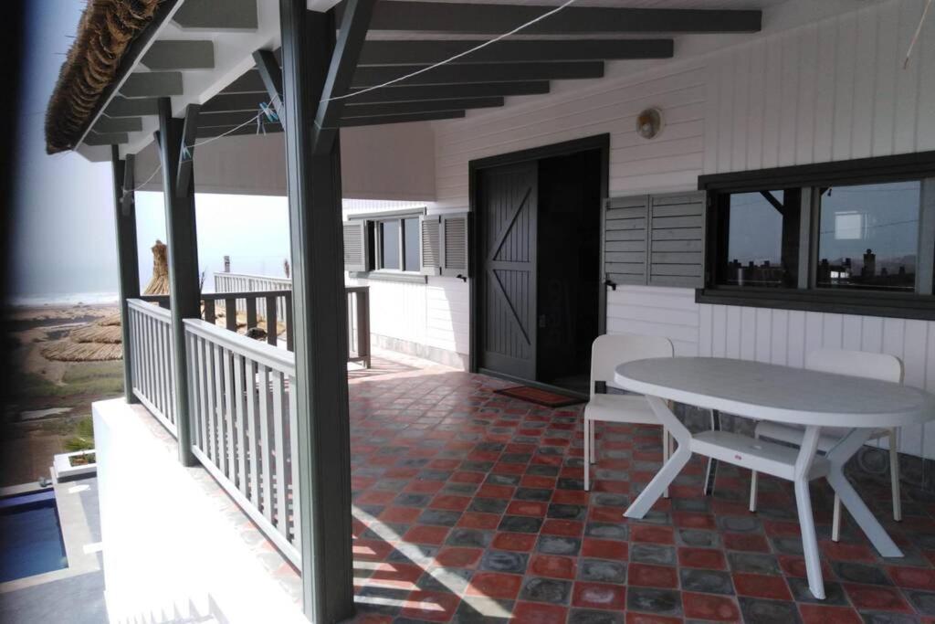 2 Bungalows Avec Vue Sur Mer Et Piscine Partagee วาลิเดีย ภายนอก รูปภาพ